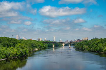 Fototapeta premium View of Downtown Minneapolis and University of Minnesota Buildings Over the Mississippi River