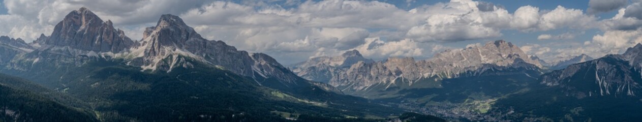 Cortina D'Ampezzo tra le Dolomiti