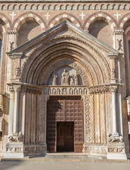 Obraz premium Vicenza - The renaissance portal of church chiesa di San Lorenzo by Andriolo de Santi from 14. cent. 