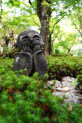 苔の中の地蔵様