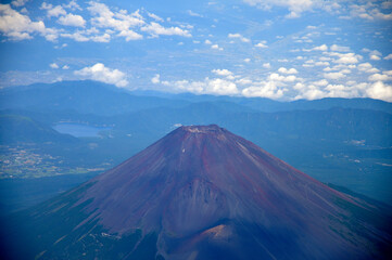 Fototapeta premium 夏の富士山を空撮 日本 Aerial view of Mt. Fuji in summer, Japan