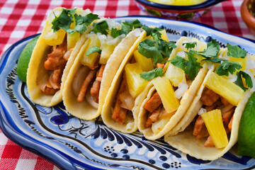 メキシコの伝統的なタコス　タコス・アル・パストール　（タコスアルパストール, タコス　アル パストール） コピースペースあり　Mexican traditional tacos, Tacos al pastor, copy space available