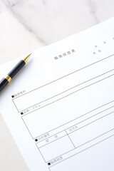 会社を辞めて転職活動を始めるため、これまでの職歴をまとめた職務経歴書を準備する
