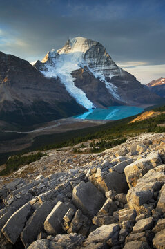 Canada, British Columbia. Mount Robson, highest mountain in the Canadian Rockies, elevation 3,954&nbsp;m (12,972&nbsp;ft), seen from Mumm Basin, Mount Robson Provincial Park.