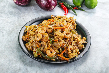 Pad thai - noodle with egg and prawn