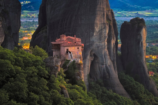 Europe, Greece, Meteora. Isolated monastery on cliff. 