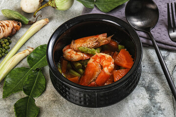 Prawn with asparagus and spices