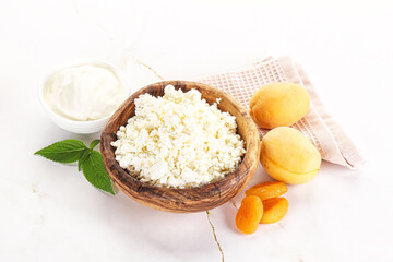 Cottage cheese with apricot and cream