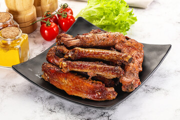 Roasted duck wings with sauce