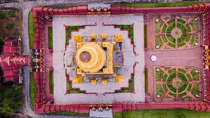 Wat Mahathat Wachiramongkol Former name (Wat Bang Tong) is located Krabi, a towering pagoda is beautiful, tourists are always watching In the evening, the sun sets.