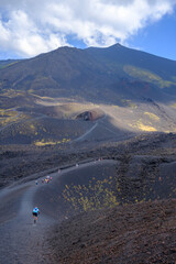 Mountain bike en el Monte Etna: el Parque y el Valle del Bove, Sicilia, Italia.