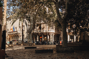 Photos show the beautiful streets and buildings of Palma, Mallorca. From narrow alleys to historic architecture, including the famous cathedral, these images capture the charm and history of the city © Галина Доля