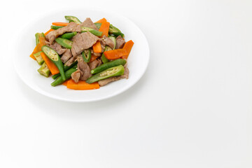 豚肉とオクラと人参の炒め物