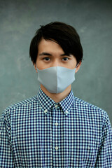 マスクをつけた男性