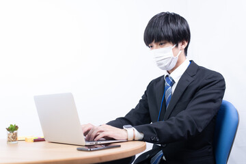 若い日本人ビジネスマン