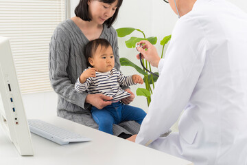 Obraz premium 内科を受診する子供