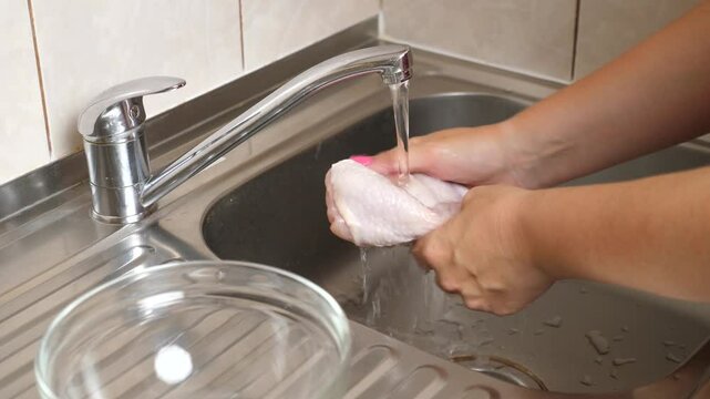 Wash the chicken legs under running water and put them in a bowl.