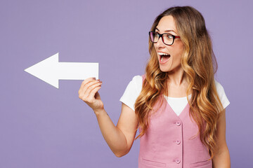 Naklejka premium Young surprised shocked successful employee business woman corporate lawyer wears classic suit vest white t-shirt glasses work in office showing aside with arrow isolated on plain purple background.