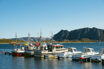 Fototapeta premium view of the village of Gjesvaer during a sunny spring day, north Cape, mageroya island, Norway