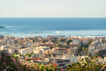Obraz premium Vue sur la ville de Nice et la côte méditerranéenne