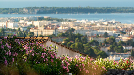 Vue sur la ville de Nice et la côte méditerranéenne
