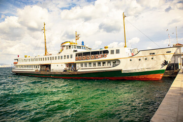 Fototapeta premium view of city ​​lines passenger ferry and ferry pier of buyukada adalar prince islands istanbul