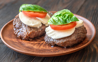 Caprese beef steak