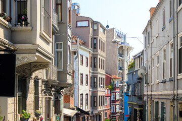 Naklejka premium old street and apartments of taksim, istanbul
