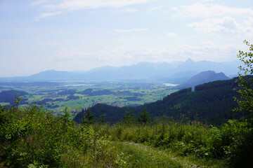 Naklejka premium wundervolle Aussicht auf die Berge und die Täler vom Alpspitz in Nesselwang in Bayern 