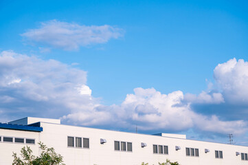 青空と工場