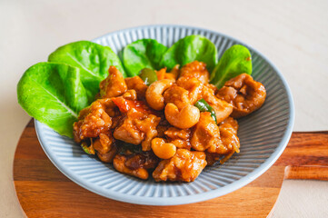 鶏肉とカシューナッツ炒め