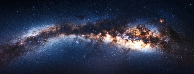 Fototapeta premium Starry Night: Awe-Inspiring Milky Way Over Dark Horizon