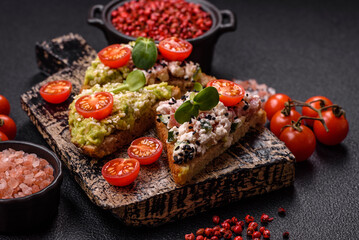 Crispy sandwich or bruschetta with guacamole, tuna and flax seeds