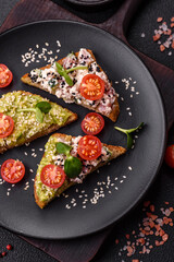 Crispy sandwich or bruschetta with guacamole, tuna and flax seeds