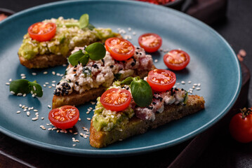 Crispy sandwich or bruschetta with guacamole, tuna and flax seeds