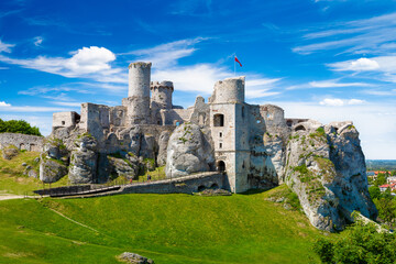 Ogrodzieniec ruins of a medieval castle. Czestochowa region, Poland © Aleh Varanishcha