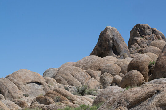 Huge granite boulders characterize the Alabama Hills.