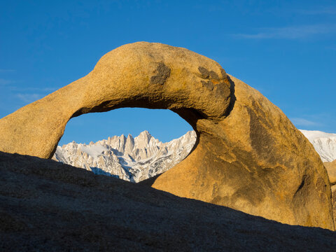 USA, California, Lone Pine. Alabama Hills, Mobius Arch and Mount Whitney.