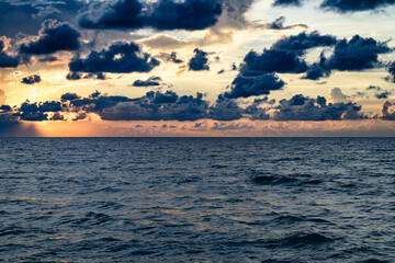 Obraz premium Seascape with dramatic sky and colorful clouds. Sky over sea water landscape. Stormy dramatic sky. Scenic seascape at sea.