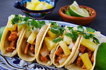 メキシコの伝統的なタコス　タコス・アル・パストール　（タコスアルパストール, タコス　アル パストール） 　Mexican traditional tacos, Tacos al pastor