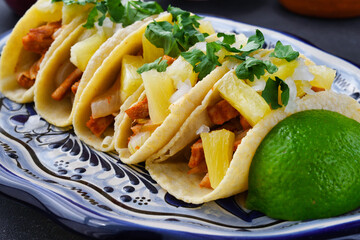 メキシコの伝統的なタコス　タコス・アル・パストール　（タコスアルパストール, タコス　アル パストール） 　Mexican traditional tacos, Tacos al pastor