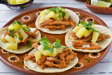 メキシコの伝統的なタコス　タコス・アル・パストール　（タコスアルパストール, タコス　アル パストール） 　Mexican traditional tacos, Tacos al pastor