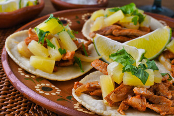 メキシコの伝統的なタコス　タコス・アル・パストール　（タコスアルパストール, タコス　アル パストール） 　Mexican traditional tacos, Tacos al pastor