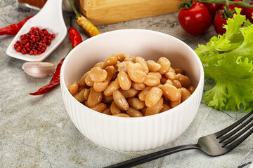 White canned beans in the bowl