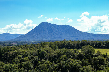 夏の尻別岳の風景