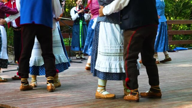 dance folklore traditional europe highlanders 