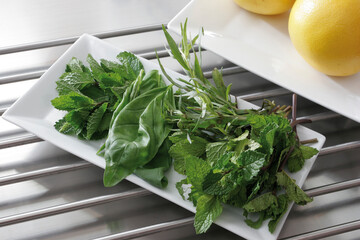 Hiervas aromáticas para cocinar. Aromatic herbs for cooking. Vegano, tomillo, albahaca,romero