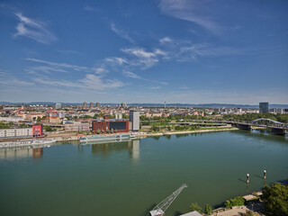 Blick auf den Rhein zwischen Ludwigshafen und Mannheim