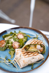 food, bread, eating, sandwich, meal, hand, chef, plate, burger, hamburger, breakfast, cooking, hungry, cake, holding, hands, cook, kitchen, dinner, lunch, eat, restaurant, diet, delicious