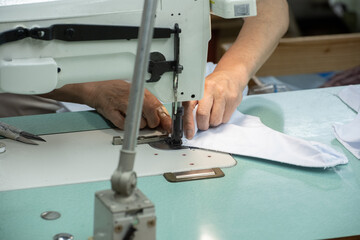 日本の伝統工芸の足袋をつくっている職人の手元